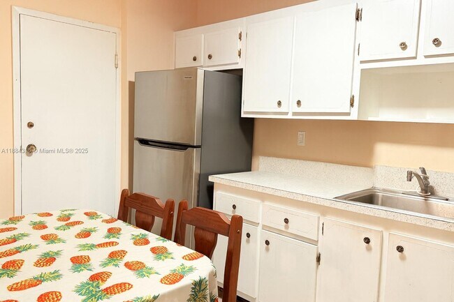 Foto del edificio - 1465 NE 123rd St
