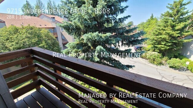 Foto del edificio - Independence Park Third Story Condo w/ Garage