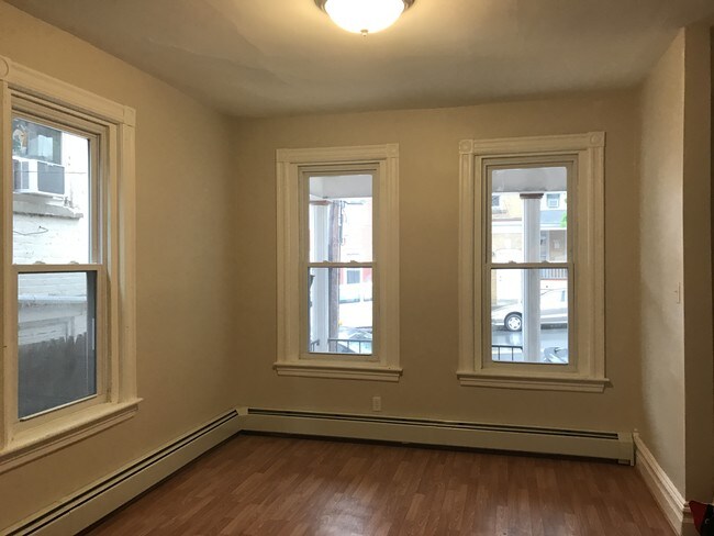 Foto del edificio - 536 Wyandotte St