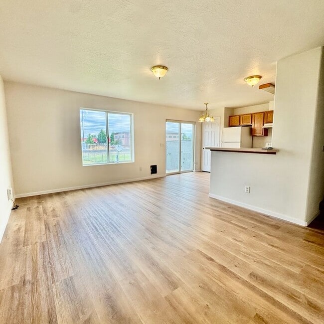 Building Photo - 1617 Cd&#39;A Ave.