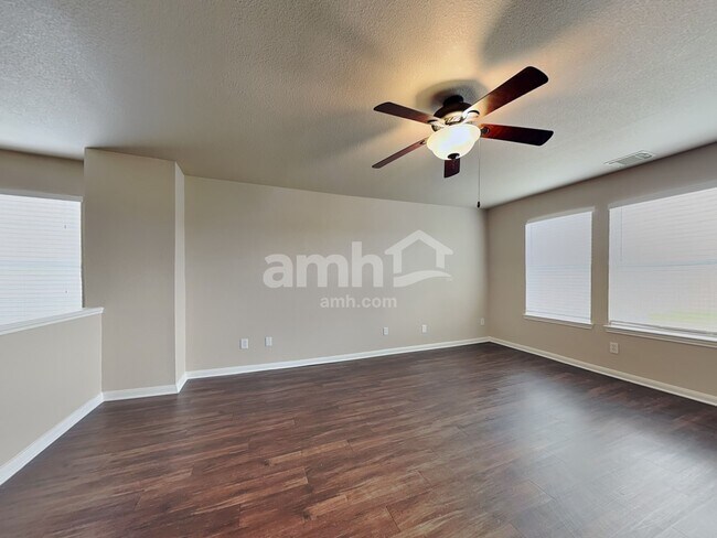 Foto del edificio - 3743 Jewel Point Dr