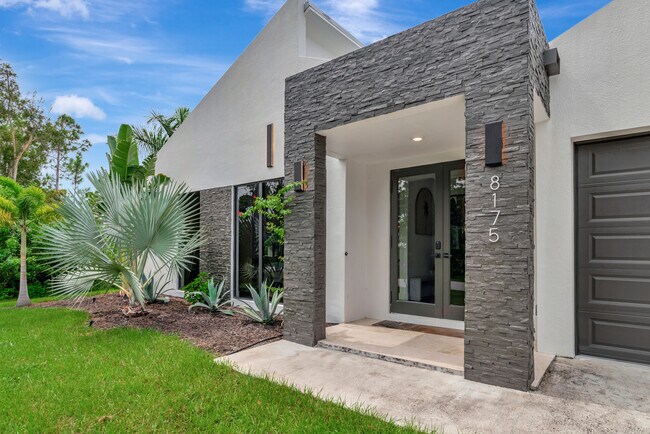 Foto del edificio - 8175 Dittmar St