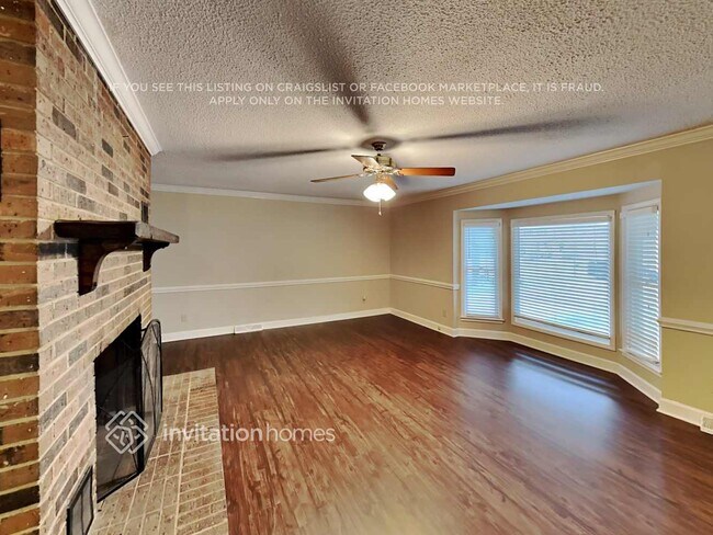 Building Photo - 10225 Woodview Cir