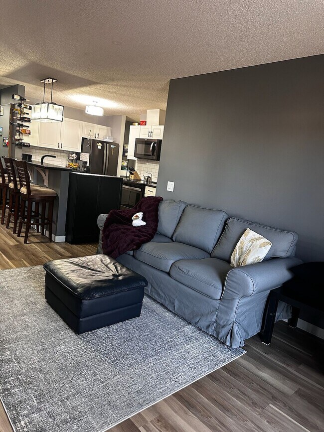 Building Photo - Warm 2 Bed/2Bath Townhome Located in Inglewood