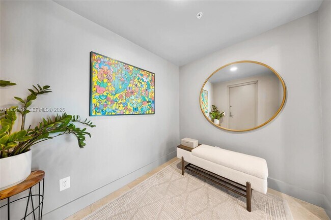 Foto del edificio - 14951 Royal Oaks Ln