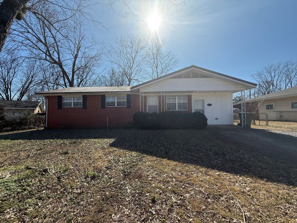 Primary Photo - 4 bed 1.5 bath in Huntsville AL