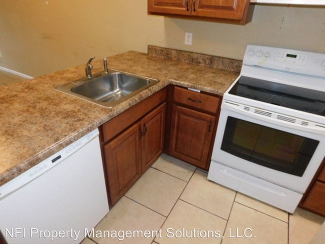 Building Photo - 2 br, 1 bath House - 4372 Cecelia Court-**