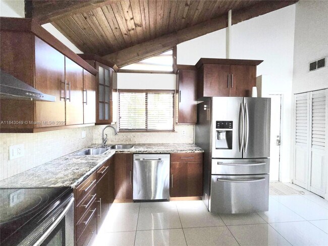 Foto del edificio - 6151 NW 33rd Way