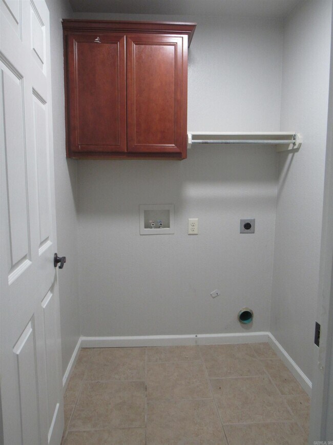 Building Photo - 105 Earnhardt Cir