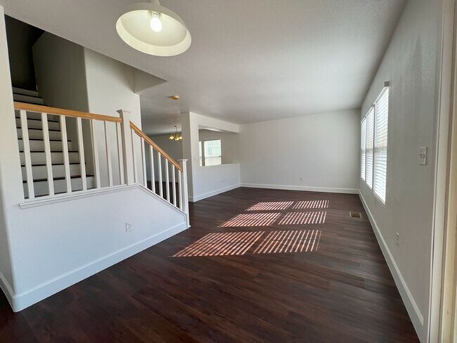 Building Photo - North Valley Four Bedroom Home