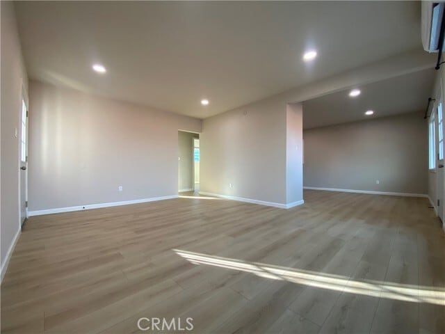 Foto del edificio - 1556 S White Ave
