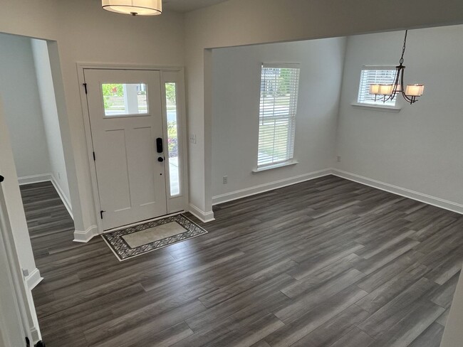 Building Photo - Spacious 5 Bed home in Stallings
