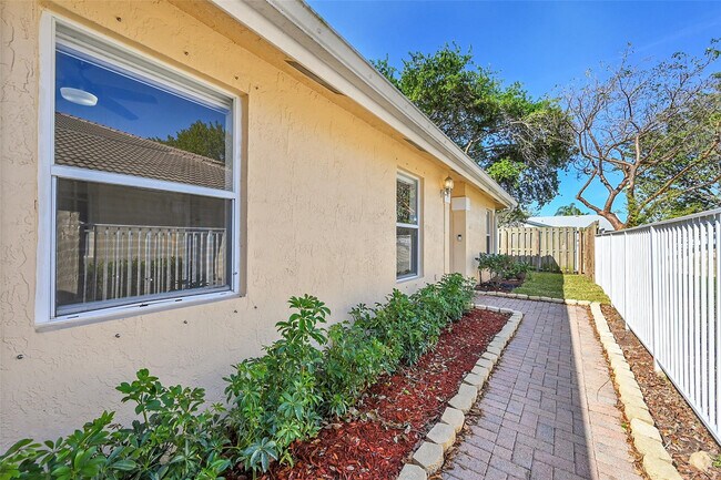 Foto del edificio - 5361 NW 90th Ave