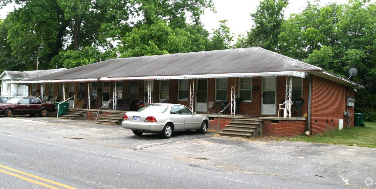 Primary Photo - 320-330 Irby St