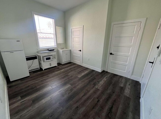 Interior Photo - 732 E. Santa Clara St.