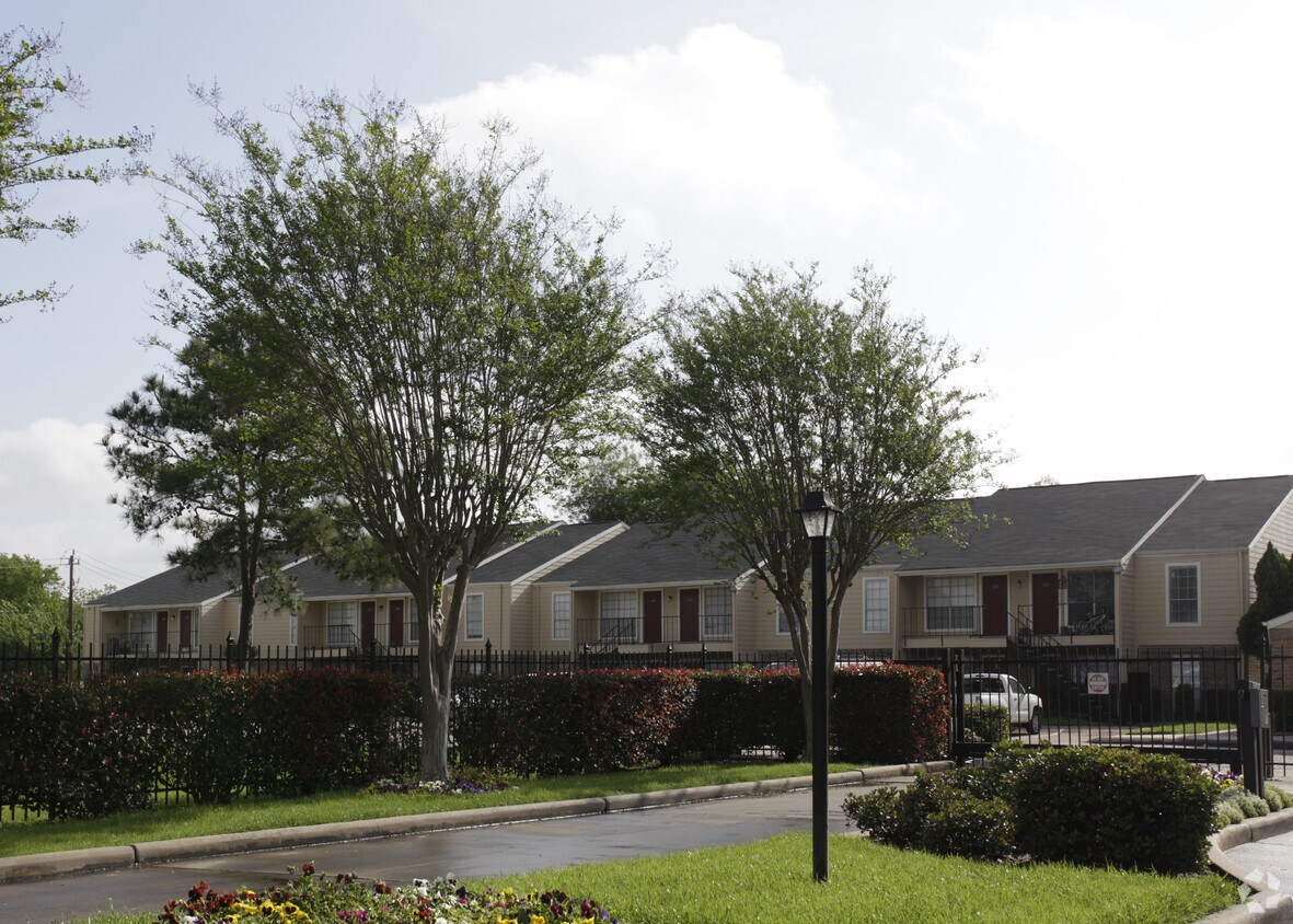 Park On Burke Apartments in Pasadena, TX