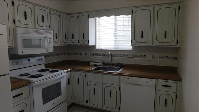 Building Photo - 3025 Phillip Dr