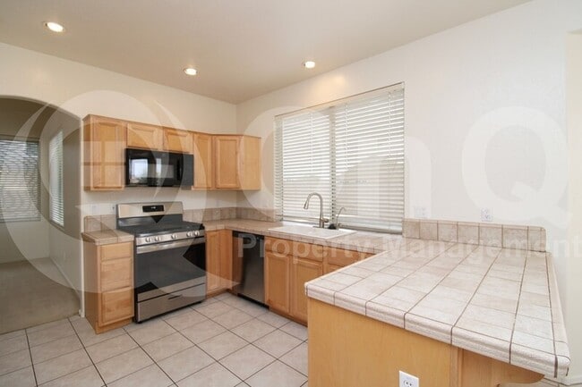 Building Photo - 1715 W Cathedral Rock Dr
