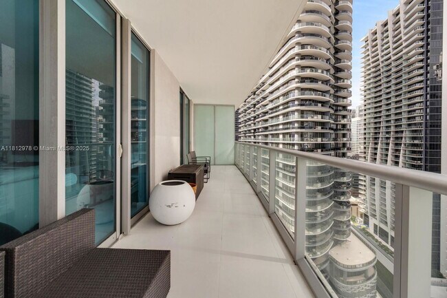 Building Photo - 1100S S Miami Ave