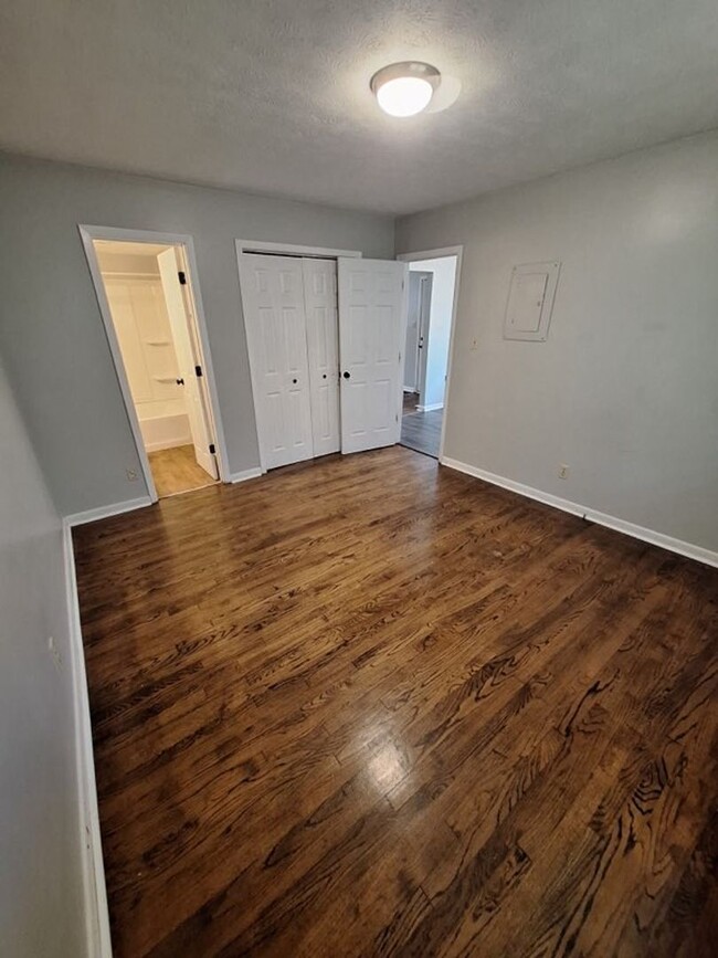 Foto del edificio - 838 Ridge Rd