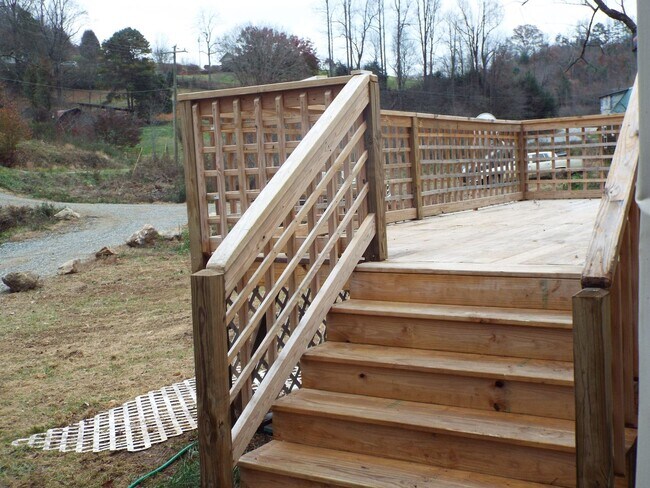 Foto del edificio - 2bd/2ba mobile home on Little Savannah available for year-long lease May 1st $1450 a month