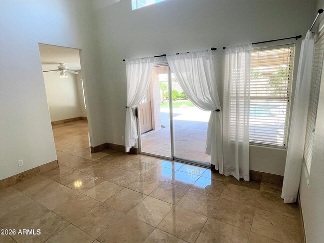 Foto del edificio - 4034 E Anderson Dr