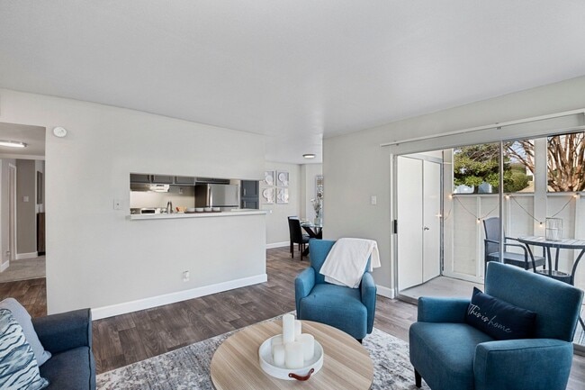 Building Photo - Hampton Courts