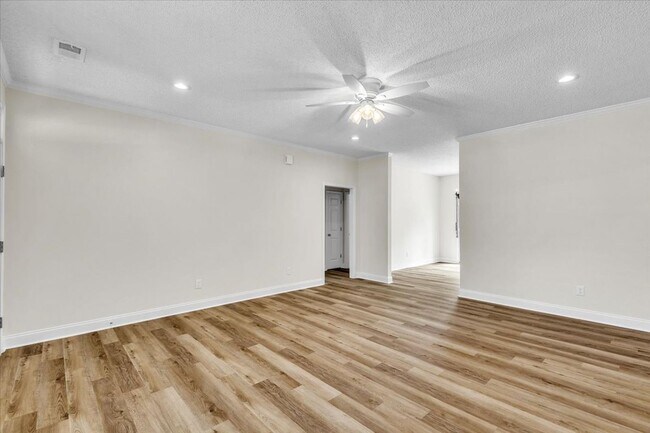 Foto del edificio - 3 Bed/2 Bath Home within Walking Distance to Richmond Hill Schools