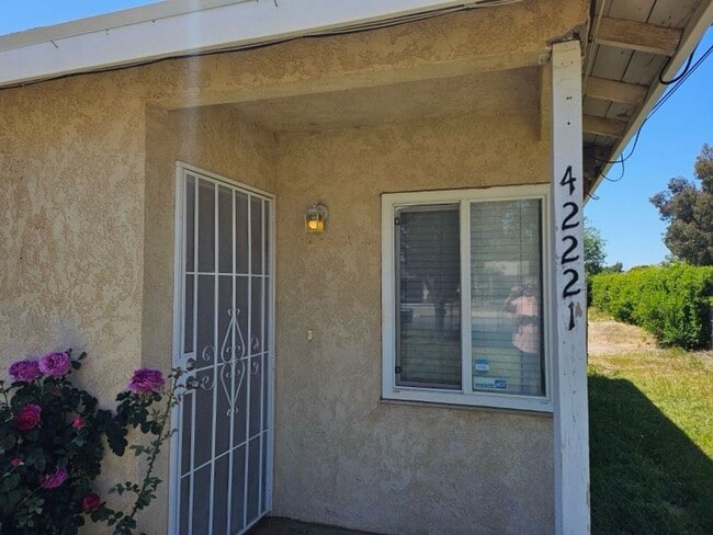 Foto del edificio - Quartz Hill 3 Bedroom, Large Lot