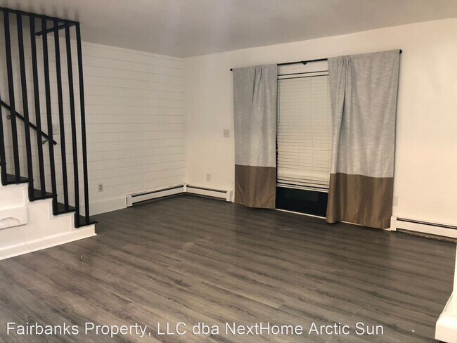 Building Photo - 3 br, 1.5 bath House - 2801 -4 Cowles