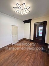 Building Photo - 216 Lafayette Ave NE