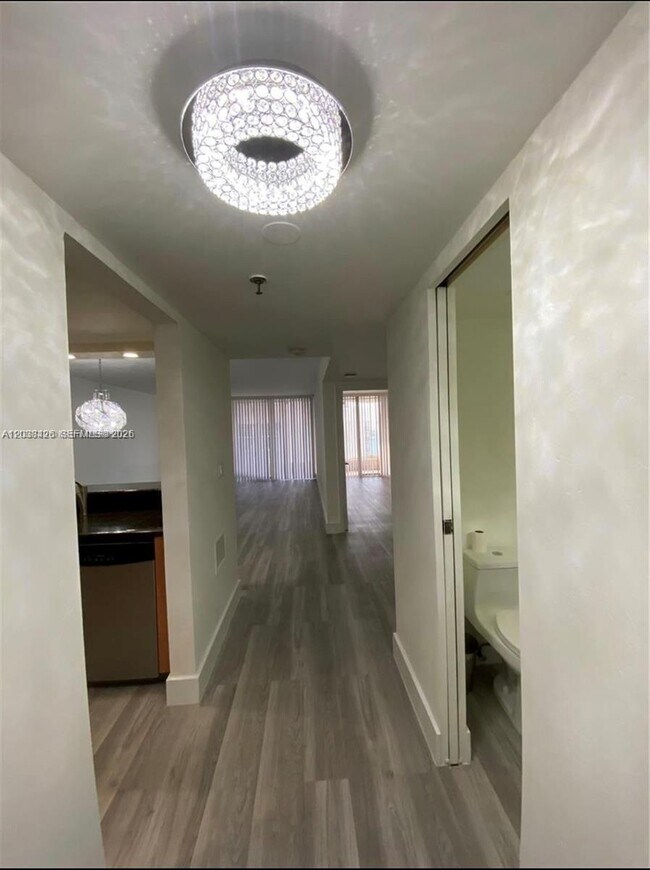 Foto del edificio - 555 NE 15th St