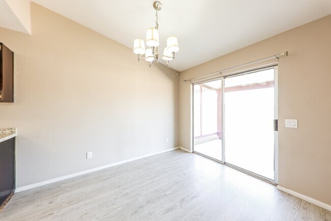 Building Photo - 10154 W Highland Ave