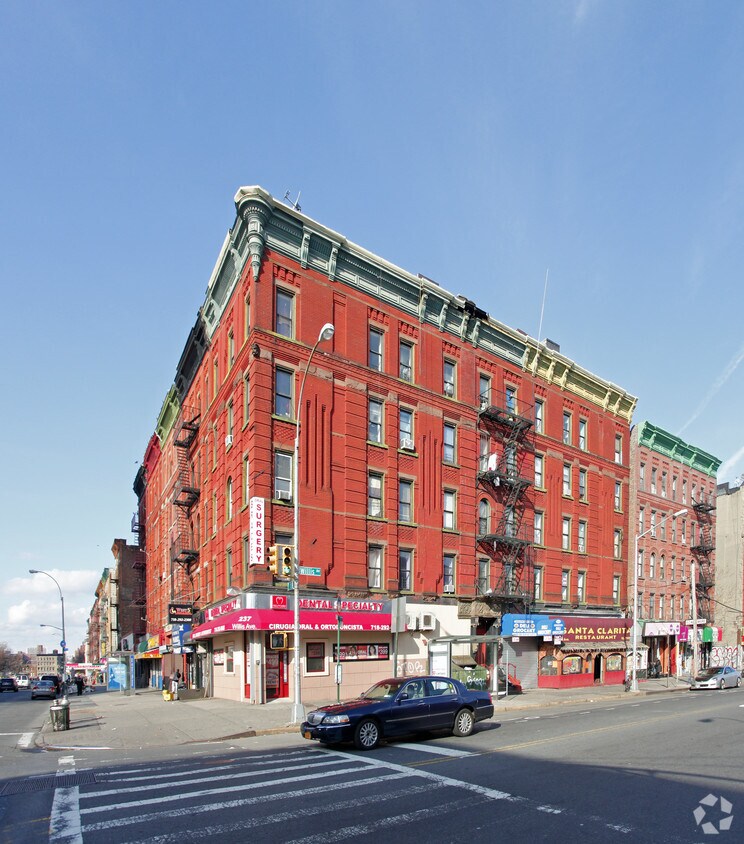 Building Photo - 237 Willis Ave
