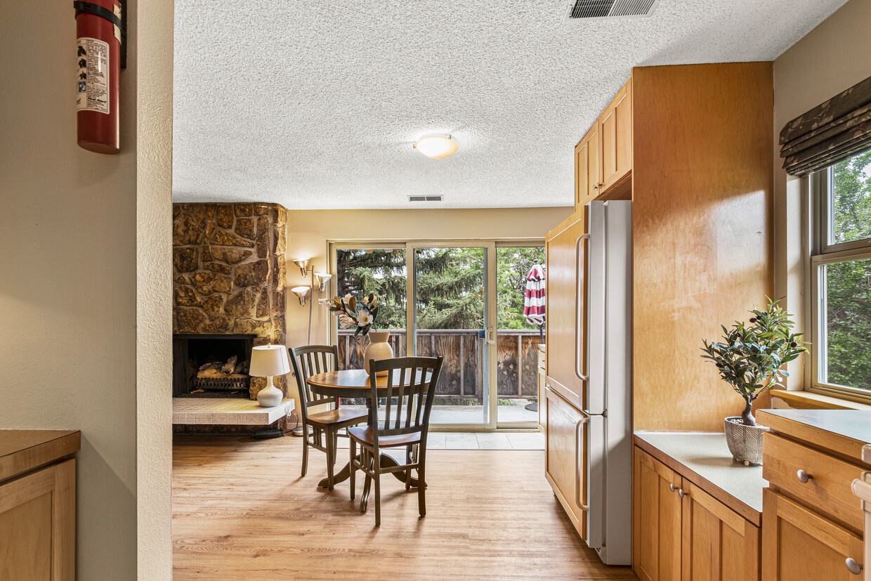 Dining room - 3365 Chisholm Trl
