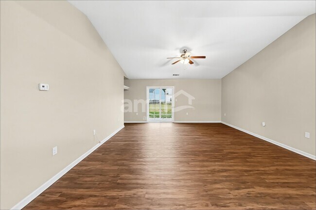 Foto del edificio - 410 Lind Point Ln