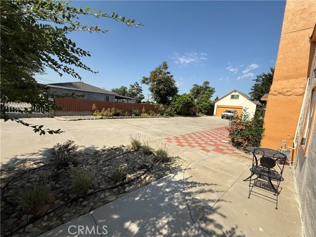 Foto del edificio - 8042 Laurel Ave