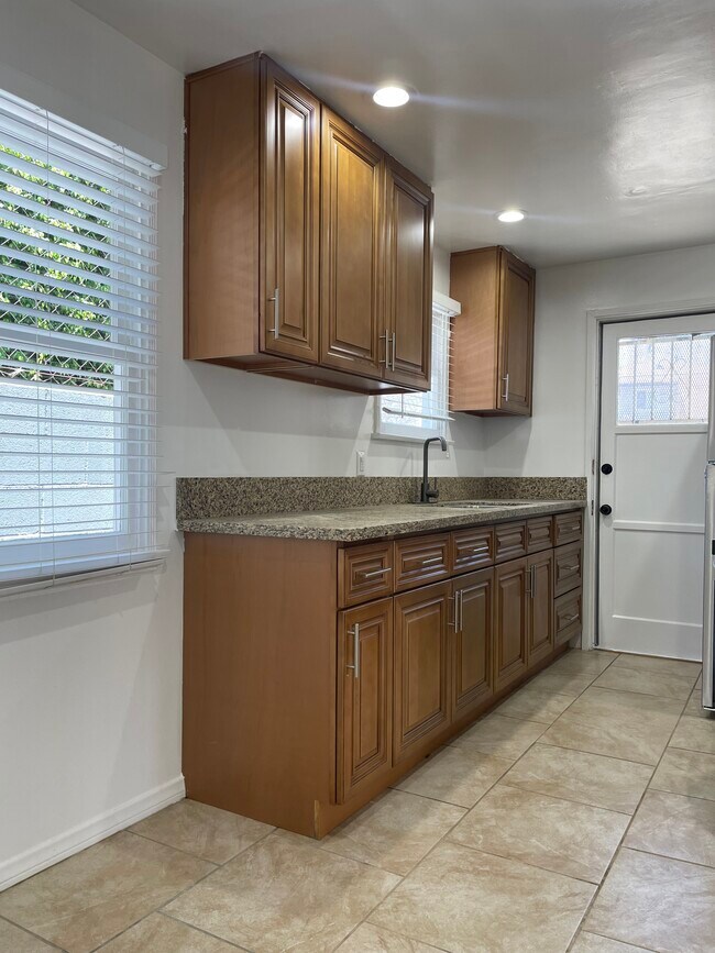 Foto del edificio - 462 Edgewood St