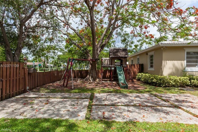 Building Photo - 3 br, 3 bath House - 1351 Monroe St
