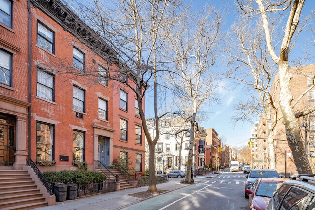 Foto del edificio - 242 Henry St