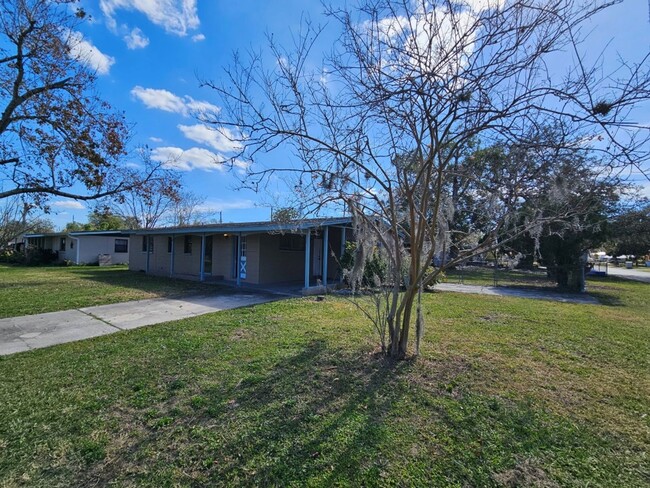 Building Photo - AMAZING 3 Beds 2 Baths in Lakeland 1,224 s...