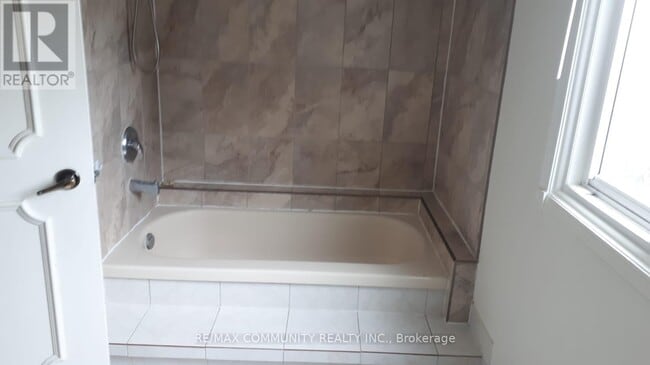 Building Photo - 172 Bellamy Rd N