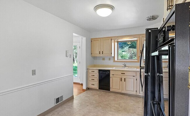 Building Photo - SingleFamily Home