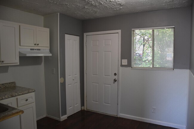 Building Photo - 1574 Leonaire Ct