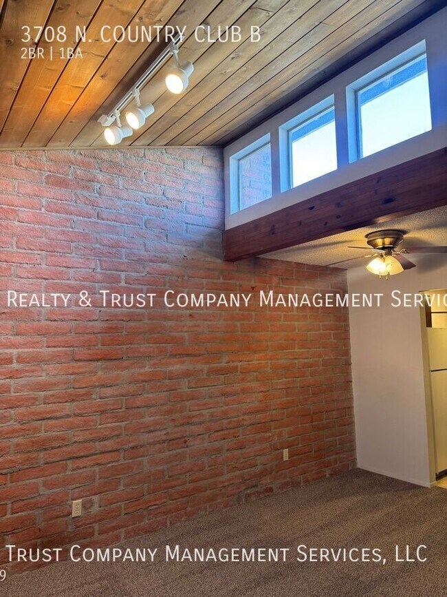 Foto del edificio - 3708 N Country Club Rd