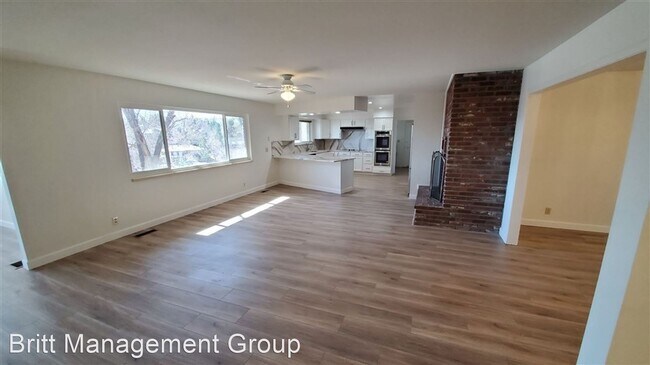 Building Photo - 4 br, 3.5 bath House - 2390 Barnes Circle