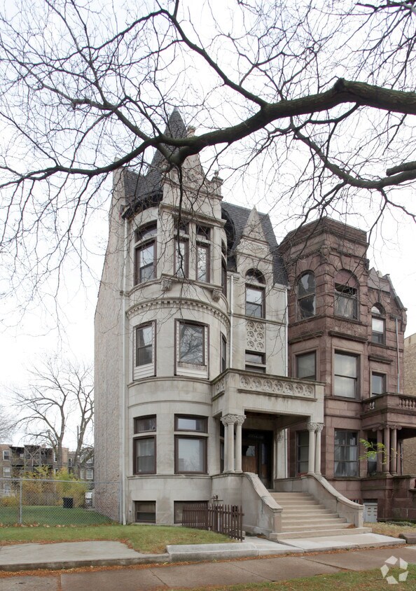 Primary Photo - 3657 S Michigan Ave