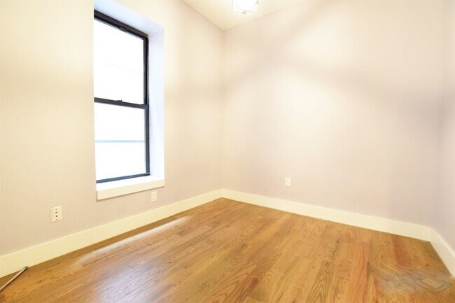 Building Photo - 92 Decatur St