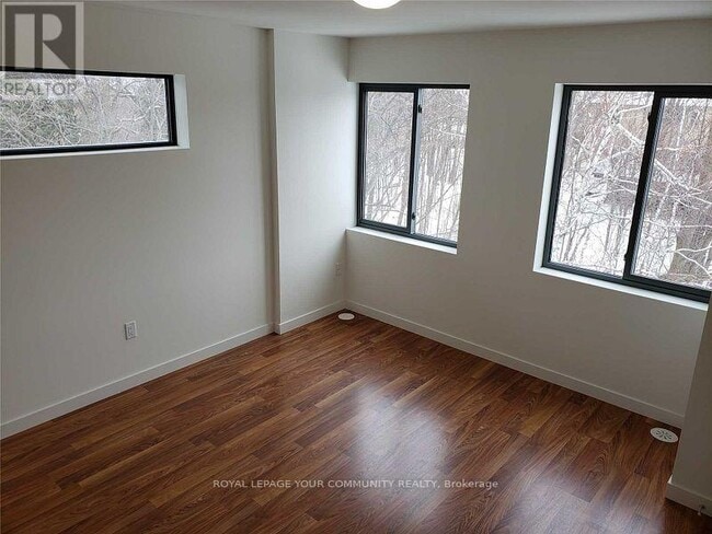 Photo du bâtiment - 369 Essa Rd