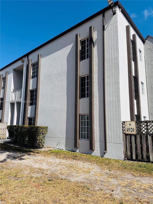 Foto del edificio - 4920 NW 79th Ave